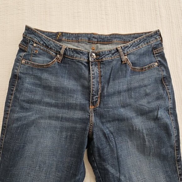 Wrangler Women's Aura Jeans 18 Short Instantly Slimming Mid Rise Boot Cut EUC - Picture 8 of 16